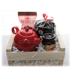 Strawberry Tea & Treats Gift Basket